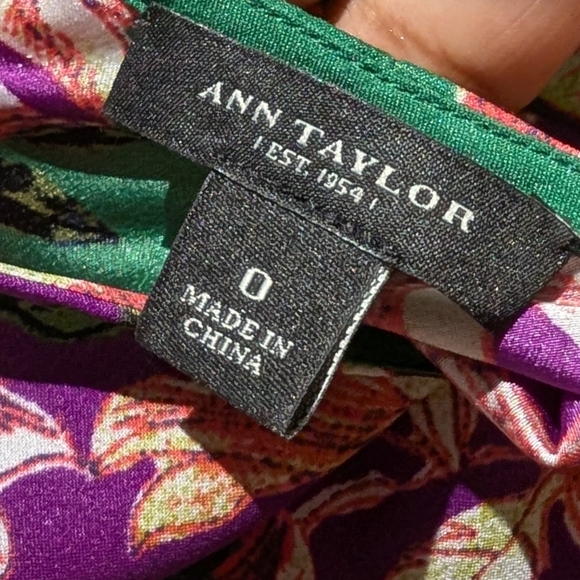 Ann Taylor top size 0 - Picture 2 of 2